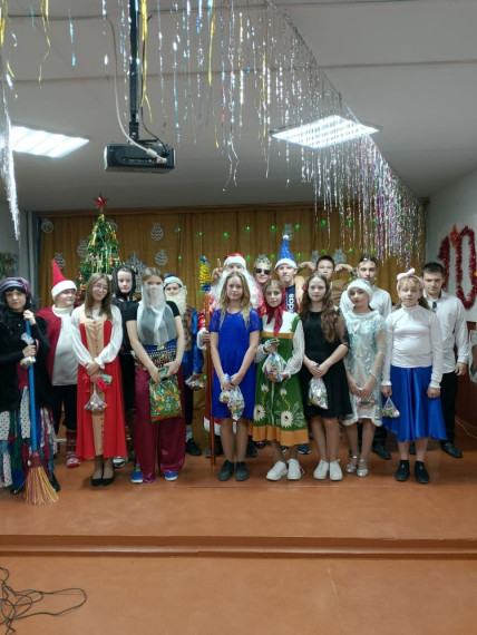 Новогоднее представление "Проделки бабы Яги".