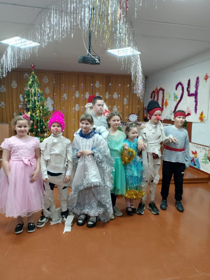 Новогодний утренник "Проказы бабы Яги".