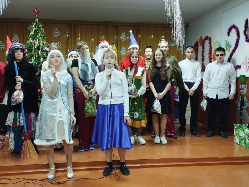 Новогоднее представление "Проделки бабы Яги".